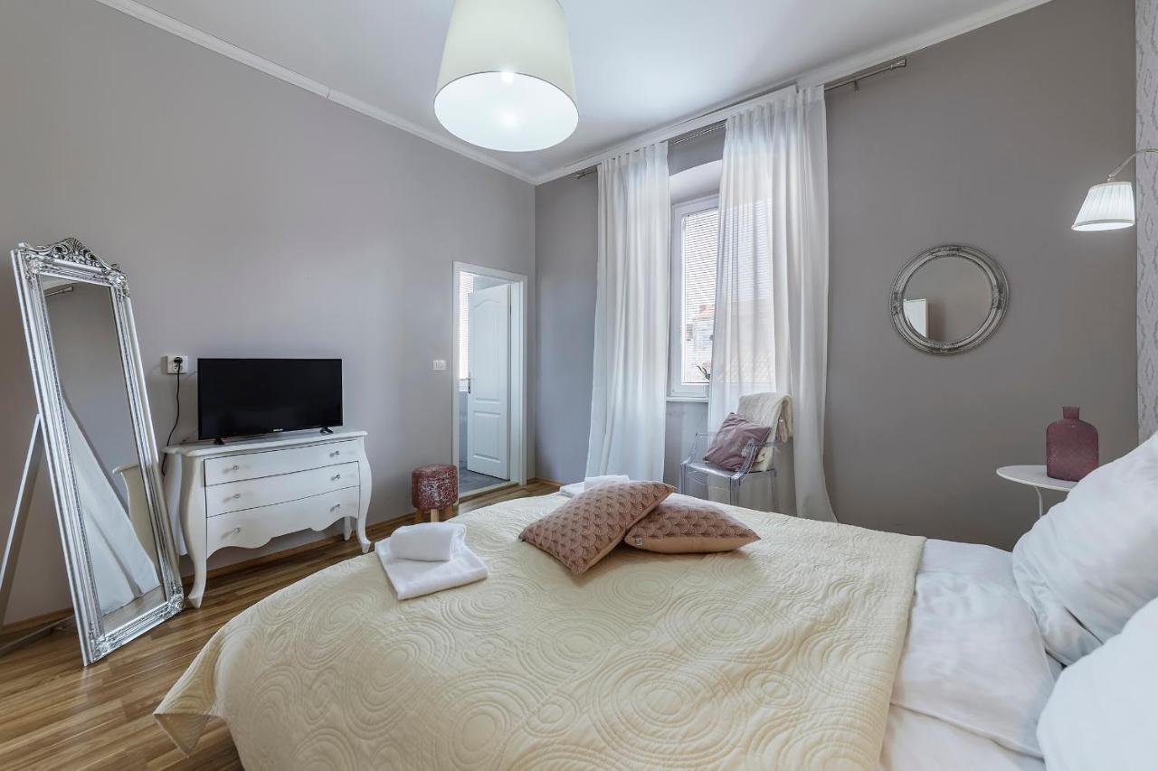 Captain Emo City Apartments Pula Luaran gambar