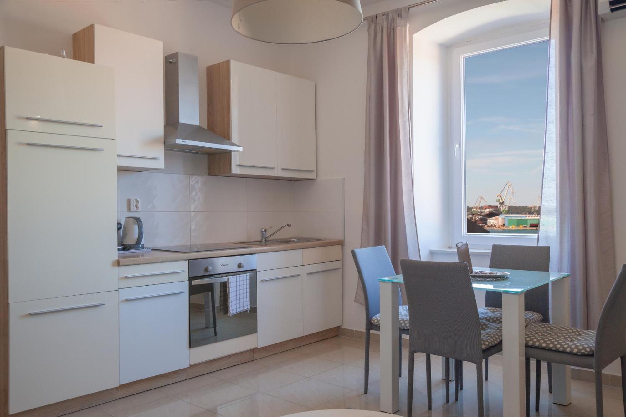 Captain Emo City Apartments Pula Luaran gambar