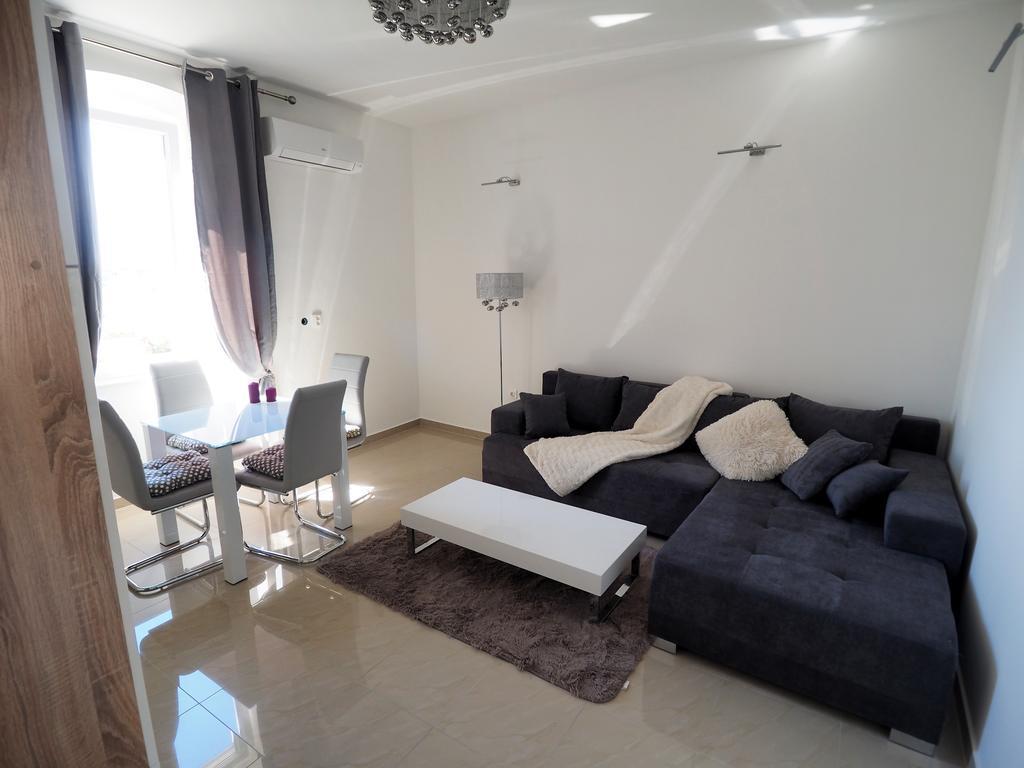 Captain Emo City Apartments Pula Luaran gambar