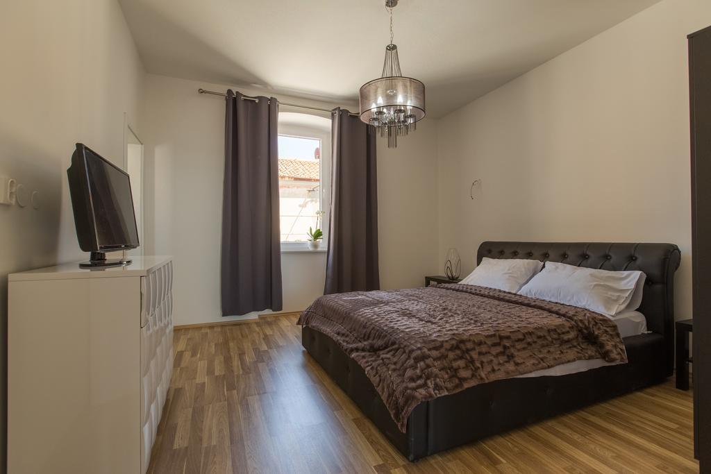 Captain Emo City Apartments Pula Luaran gambar