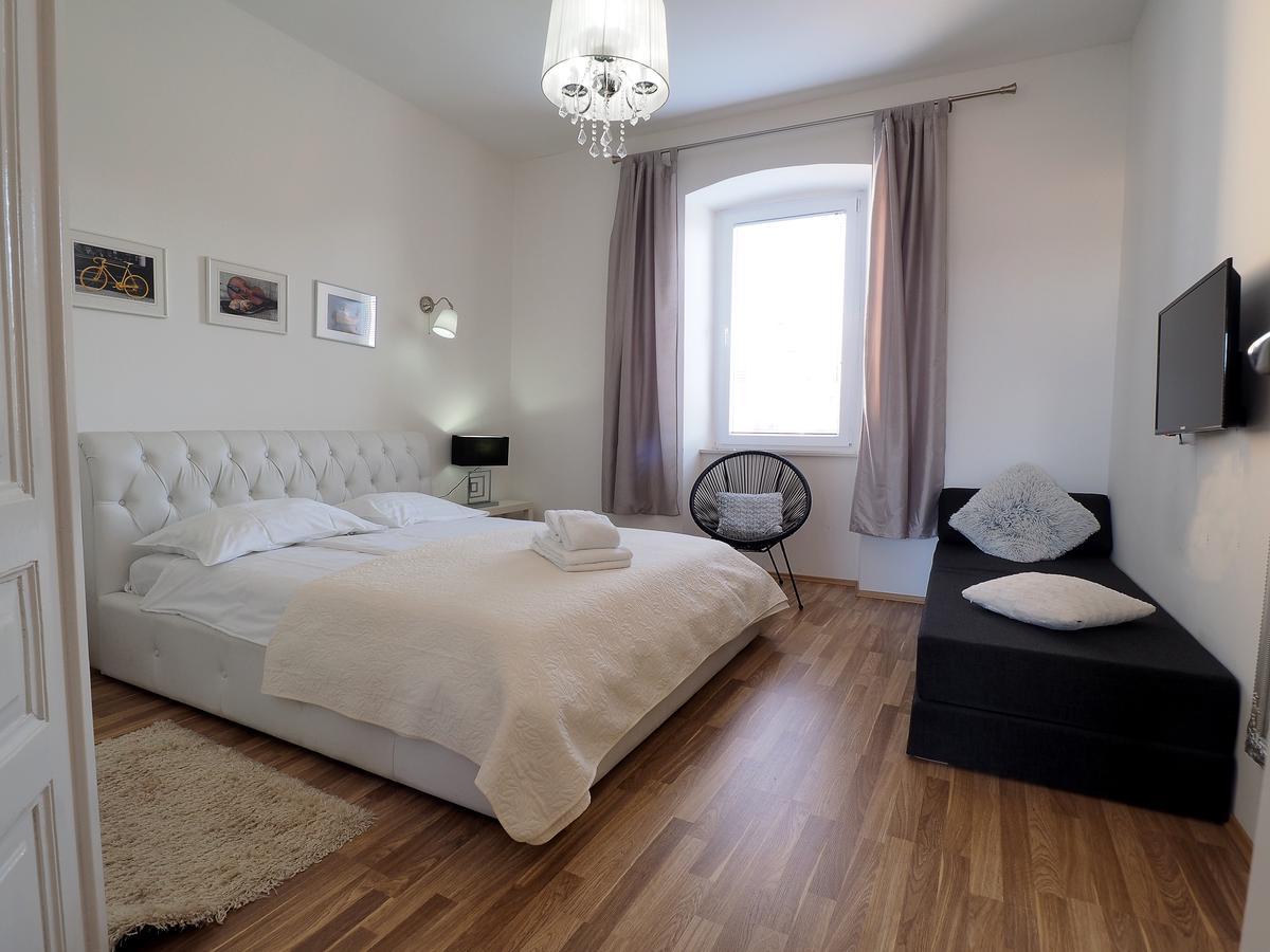 Captain Emo City Apartments Pula Luaran gambar