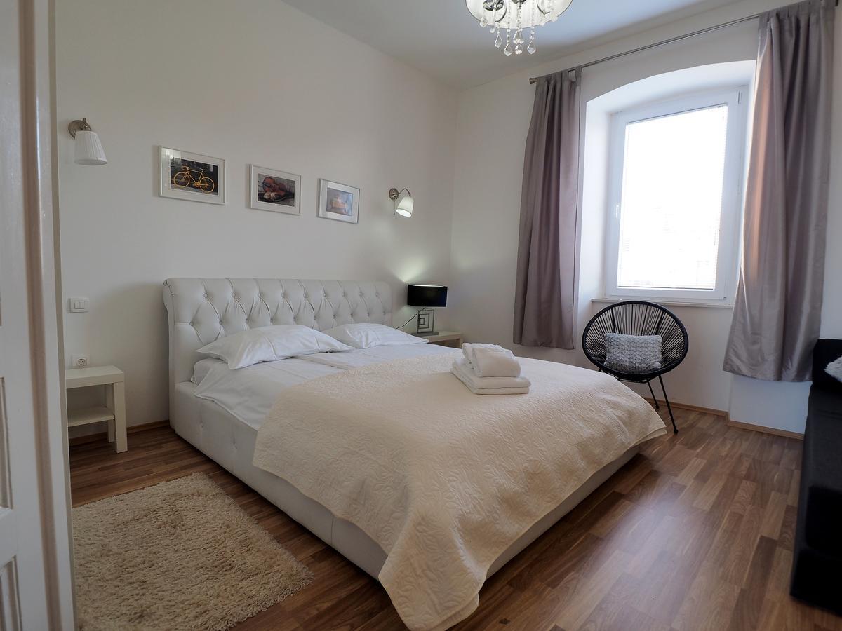 Captain Emo City Apartments Pula Luaran gambar